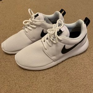 NEW Nike Roshe